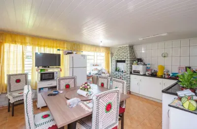 Casa com 3 quartos à venda na Rua Toroquá, 388, Passo da Areia, Porto Alegre