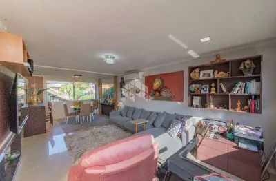Casa com 3 dormitórios e 202 m² na vila assunção  em porto alegre