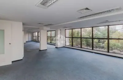 Sala comercial de 500m² com 03 vagas de garagem no bairro moinhos de vento