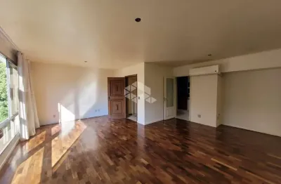 Apartamento de 125m² com 03 dormitórios e 01 vaga de garagem no bairro bom fim