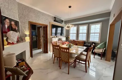 Casa 8 dormitórios , 2 vagas , no bairro são geraldo porto alegre rs.