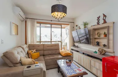 Apartamento de 2 quartos com sacada e vaga de garagem no petrópolis em porto alegre.