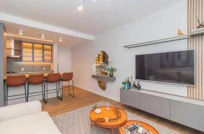 Apartamento 100% reformado com 71m² e 2 dormitórios no bairro Passo da Areia
