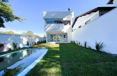 Casa em condomínio, 3 suítes,  pisicna, no bairro aberta dos morros.