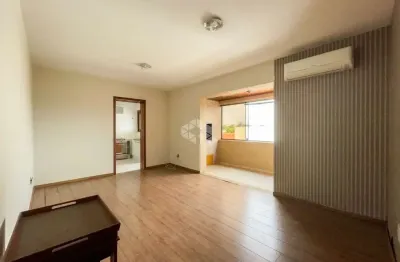 Apartamento espaçoso com 2 dormitórios, varanda equipada com churrasqueira em porto alegre