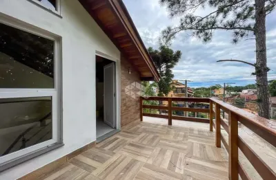 Linda casa em construção com pátio totalmente privativo.