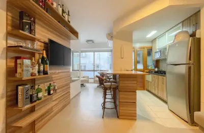 Apartamento diferenciado mobiliado  no bairro menino deus, em porto alegre