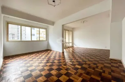 Apartamento com 3 quartos, localizado no centro histórico.