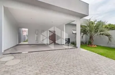 Casa térrea  03 dormitórios a poucos metros da orla do guaíba