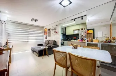 Apartamento de 2 dormitórios, com churrasqueira, sendo 1 suíte no bairro camaquã em porto alegre