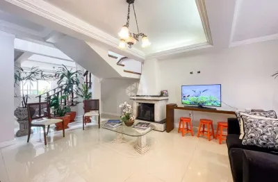Casa completa no bairro cristal em porto alegre: 4 dormitórios, área gourmet e piscina privativa