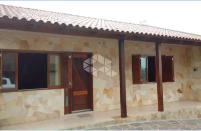 Casa 2 dormitórios com terraço e churrasqueira, na vila nova, porto alegre/rs.