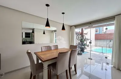 Casa com 3 dormitórios, living amplo, espaço goumert próximo da piscina - condomínio fechado