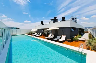 Apartamento de 1 dormitório com piscina aquecida no bairro menino deus a metros da orla do guaíba