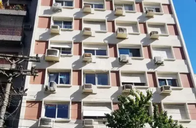 Apartamento de 1 dormitório próximo a redenção e a metros do zaffari da lima e silva reformado
