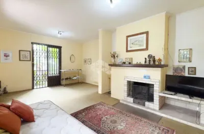 Casa com 3 quartos e 2 banheiros, 209m², santa tereza