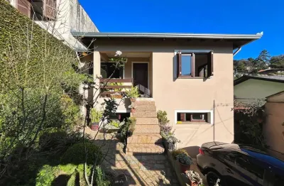 Casa com 4 quartos, piscina e churrasqueira na zona sul de porto alegre