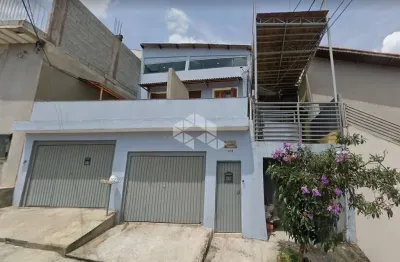 Vendo casa 250 m2 4 dormitórios, 1 suíte + kitnet, 2 vagas de garagem no parque monte alegre, taboão da serra-sp