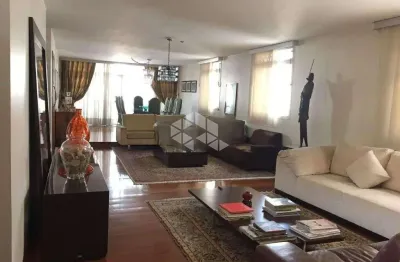 Cobertura duplex à venda, com 700 m², 4 suítes e 4 vagas em higienópolis