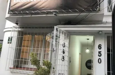 Casa com 3 quartos à venda na Rua Miguel Tostes, 648, Rio Branco, Porto Alegre