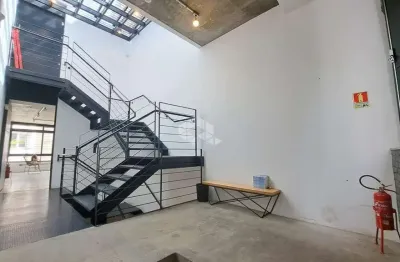 Prédio comercial, com 4 pisos com terraço no bairro centro histórico, porto alegre.