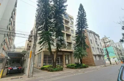 Apartamento de 2 dormitórios frente com sacada, tem vaga para alugar no predio.