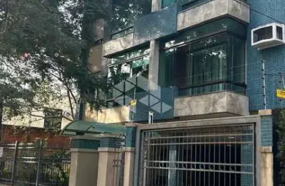 Barbada cobertura 2 dormitorios desocupada , vaga para 2 carros. churrasqueira.