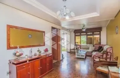 Casa 5 dormitorios 2 suites 4 vagas de garagem, terreno 10x33.