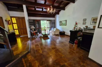 Casa no bairro  boa vista, 2 vagas, 3 dormitórios e 2 quintais.