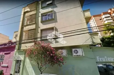 Apartamento 1 dormitorio terreo desocupado com 58 metros privativos.
