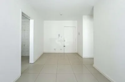 Apartamento 1 dormitorio terreo desocupado proximo a encol, 1 lance de escada.