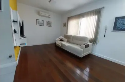 Apartamento 2 dormitórios semimobiliado com 71m² na av.prof. oscar pereira.