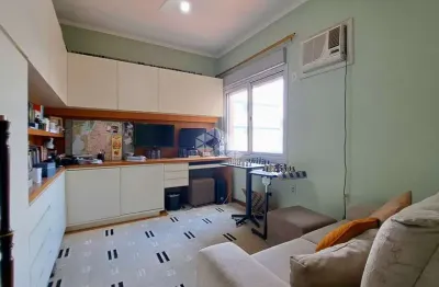 Apartamento à venda de 2 dormitórios, mobiliado, no bairro bom fim