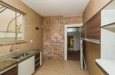 Apartamento 3 dormitorios terreo frente com suite, 2 vagas de garagem.
