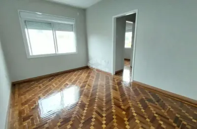 Apartamento todo reformado,2 dormitórios no bairro santa cecília.