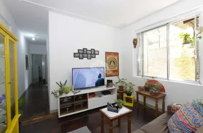 Apartamento 2 dormitórios com pátio na cidade baixa próximo a redenção