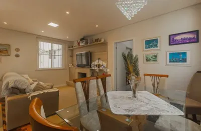 Casa à venda com 295m², 5 quartos, 3 suites, 5 vagas, lareira e piscina.