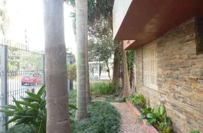 Apartamento 1 dormitório terreo frente na lavras, living, banheiro social.