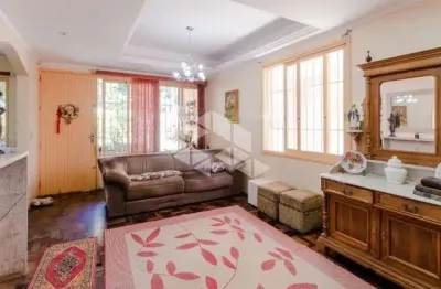 Casa 6 quartos, 1 suíte e 6 vagas de garagem na vila conceição.