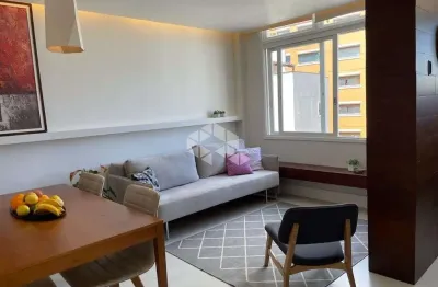 Excelente apartamento mobiliado, reformado de 1 dormitório com suite