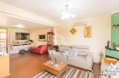 Casa com 3 quartos à venda na Avenida Mãe Apolinária Matias Batista, 170, Morro Santana, Porto Alegre