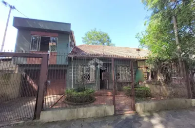 Casa a venda em frente a praça araribóia, no petrópolis