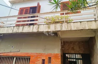 Casa antiga na rua carlos trein filho no bairro auxiliadora em porto alegre para reformar e vender