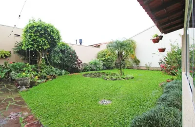 Casa com 3 quartos à venda na Rua Benjamim Moresco, 55, Ipanema, Porto Alegre