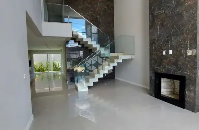 Excelente casa em condomínio de alto padrão em canoas.