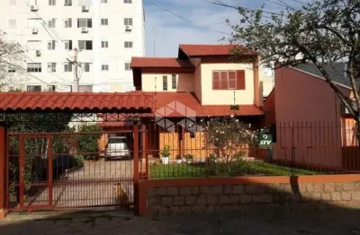 Casa com 3 quartos à venda na Rua Investigador Pedro Loeci Martins, 127, Nonoai, Porto Alegre
