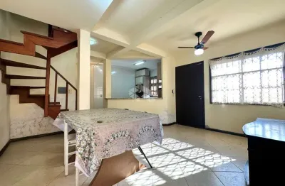 Casa com vista para o Guaíba - 3 dormitórios com possibilidade de 4 dormitórios + garagem.