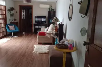 Apartamento à venda, com 3 dormitórios, 2 banheiros, no bairro petrópolis em porto alegre