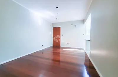 Apartamento de 2 dormitórios com suíte, sacada e vaga, bairro petrópolis, porto alegre