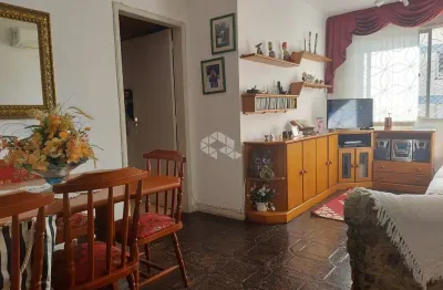 Apartamento com 3 dormitórios, 1 vaga de garagem, totalmente mobiliado.